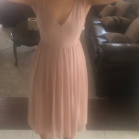 Aritizia beautiful feminine dress 👗 - Picture 3 of 3